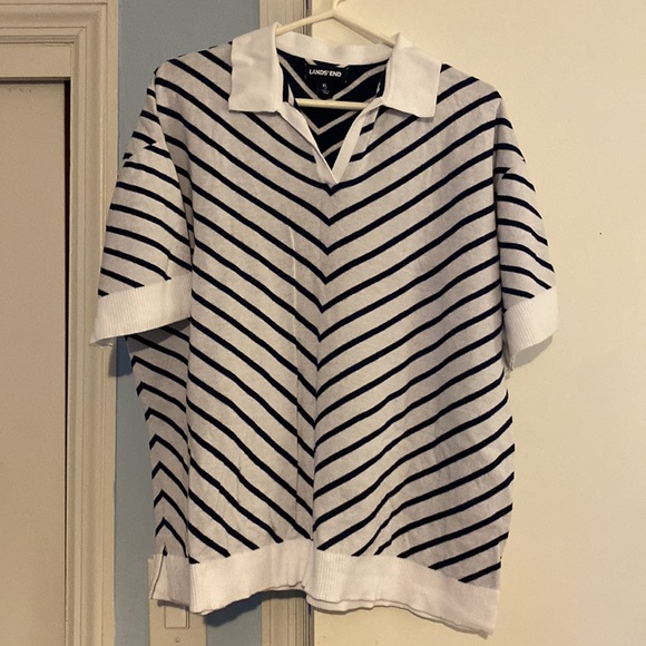 Lands’ End short-sleeved sweater ⚓️ - Picture 2 of 5